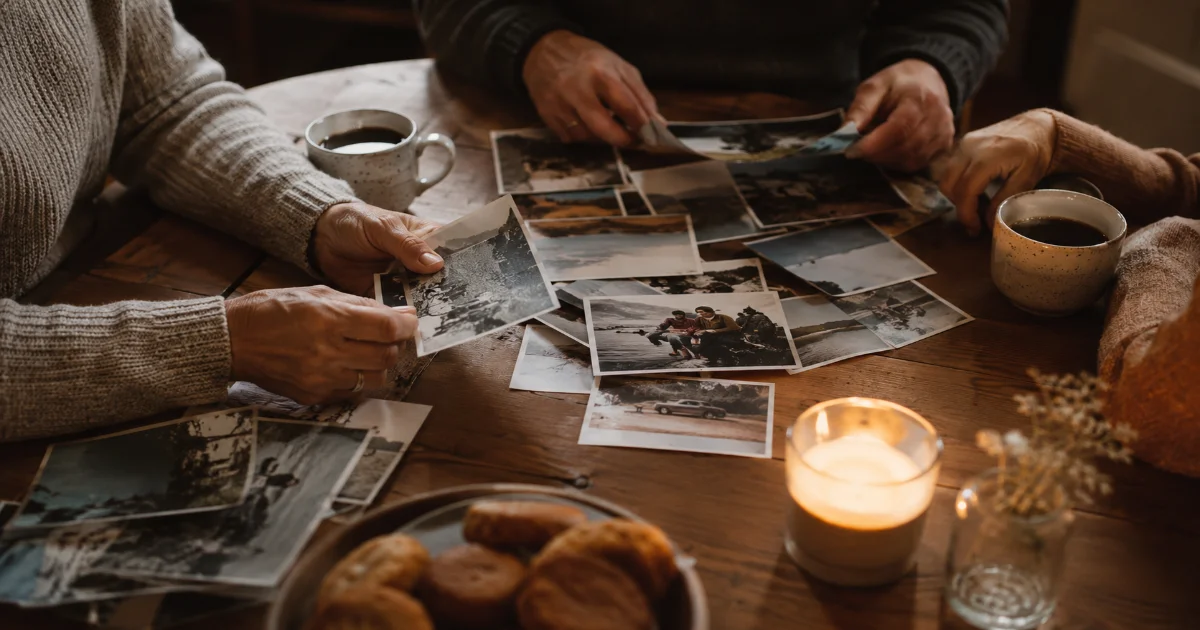 Créer un rituel mensuel autour des souvenirs familiaux